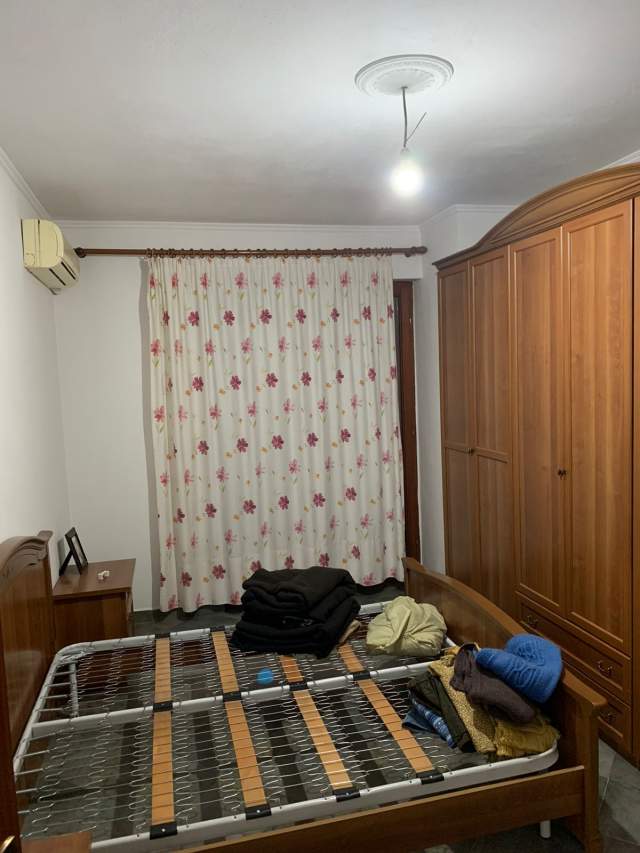 Tirane, jepet me qera ambjent biznesi Kati 6, 130 m² 600 Euro (Prane Bar New York)