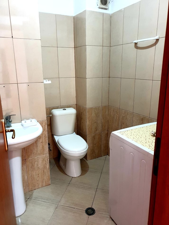 Tirane, jepet me qera apartament 2+1 Kati 4, 100 m² 400 € (Yzberisht)