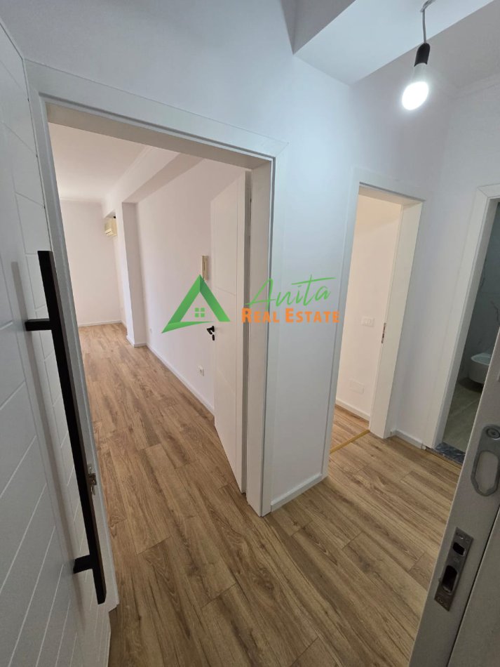 Tirane, shes apartament 1+1+Ballkon, Kati 4, 71 m2 120,000 € (Rruga Riza Cerova)