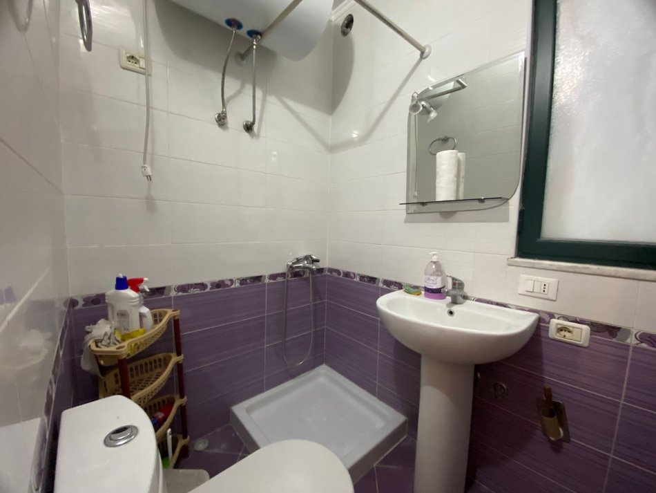 Tirane, jepet me qera zyre Kati 2, 115 m² 1.500 € (Bllok)