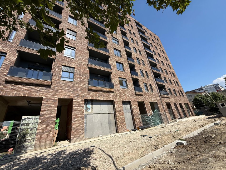 Tirane, shitet apartament 2+1 Kati 3, 93 m² 150.000 € (rruga 5 maji)