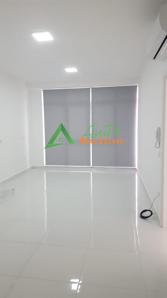 Tirane, jepet me qera apartament 1+1+Ballkon Kati 2, 105 m² 850 € (Komuna e Parisit)