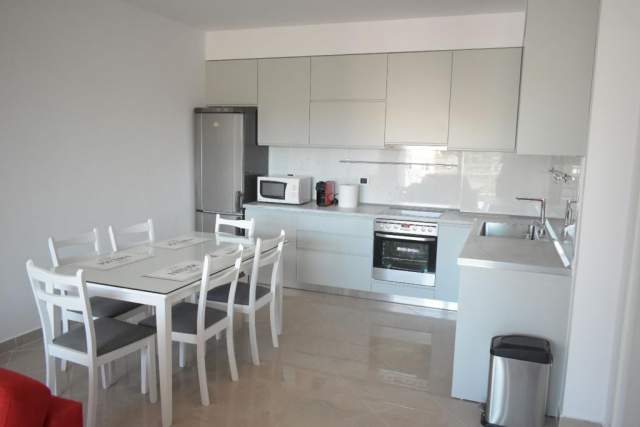 Tirane, jepet me qera apartament 1+1+BLK Kati 7, 78 m² 600 Euro (Bllok)