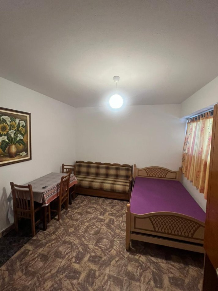 Tirane, jepet me qera apartament 1+1 Kati 1, 45 m² 300 € (Rruga e kavajes, prane Rosa Blu)