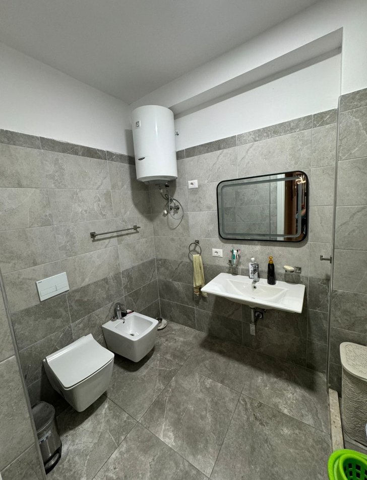 Tirane, shitet apartament 3+1 Kati 4, 140 m² 225.000 € (Rruga 3 Deshmoret, Yzberisht)