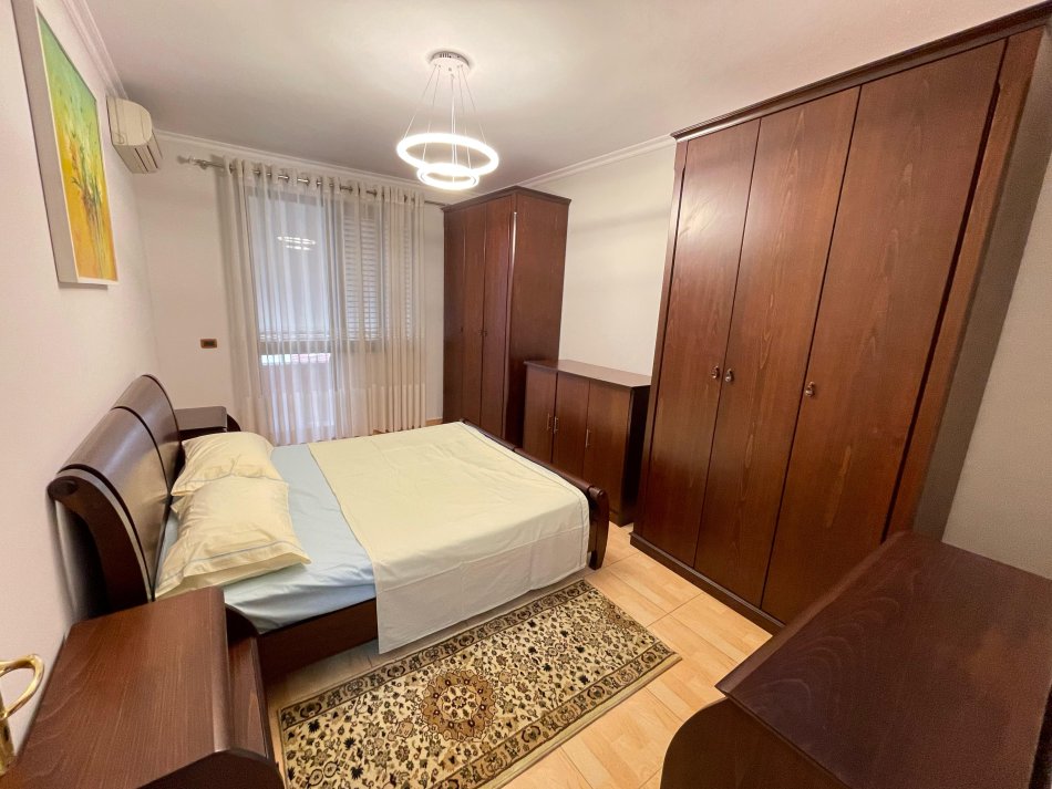 Tirane, jepet me qera apartament 2+1 Kati 5, 95 m² 650 € (21 dhjetori)