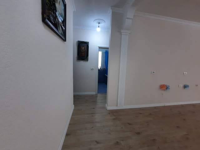 Tirane, jepet me qera ambjent biznesi Kati 1, 130 m² 1.200 Euro