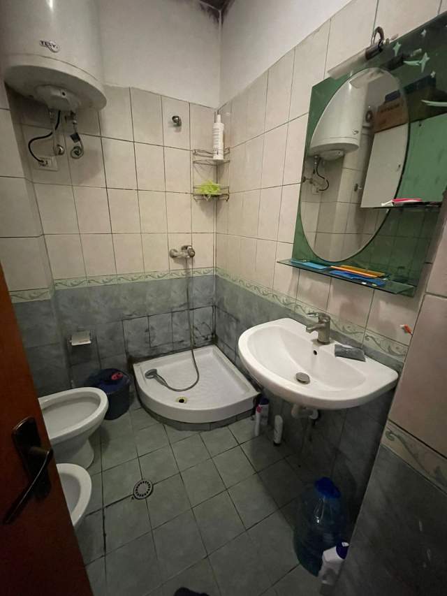 Tirane, shes apartament 1+1 Kati 8, 57 m² 54.000 Euro (Unaza e Re)