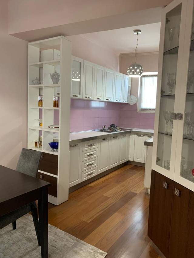 Shitet Apartament 2+1 tek Komuna Parisit “Kompleksi Kika 2”