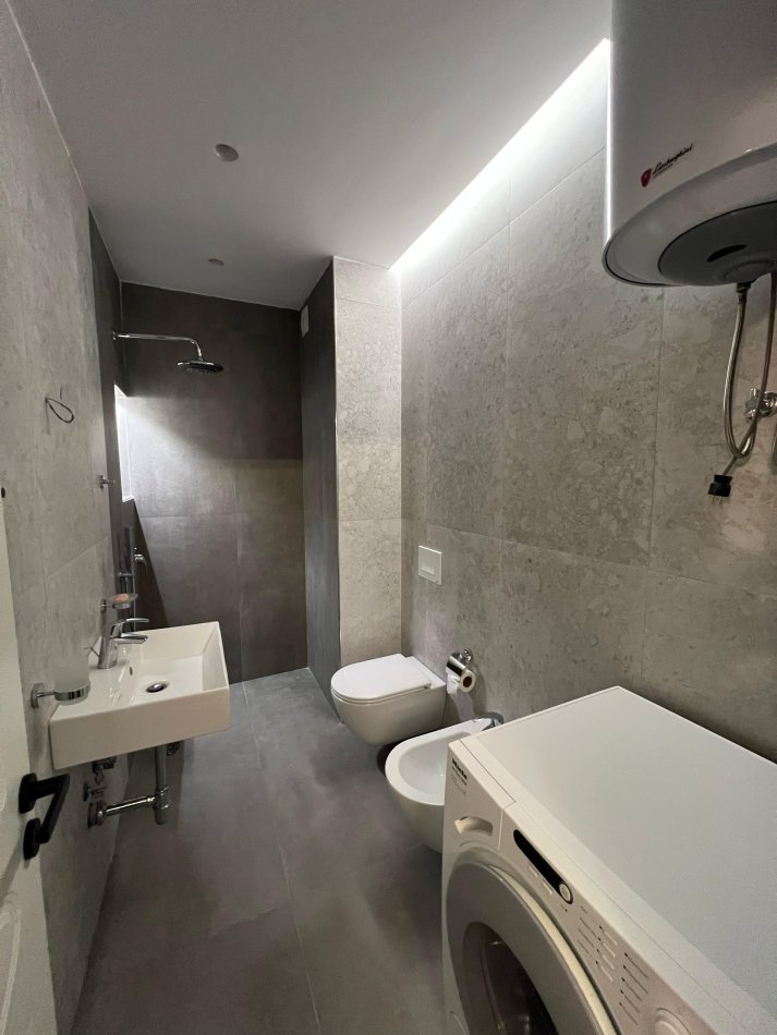 Tirane, jepet me qera apartament 1+1+Ballkon Kati 4, 65 m² 500 € 