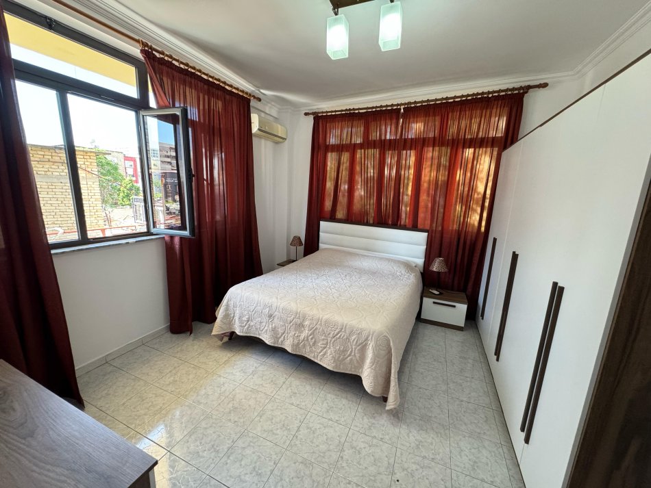 Tirane, jepet me qera apartament 2+1 Kati 2, 80 m² 550 € (Rruga durresit)