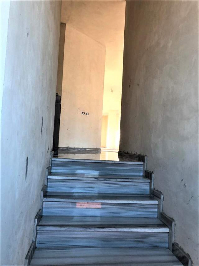 Tirane, jepet me qera lokal 290 m² 1.500 Euro
