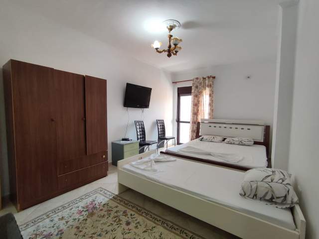 Tirane, jepet me qera apartament 1+1 Kati 3, 40 m² 350 Euro (Rruga barrikadave)