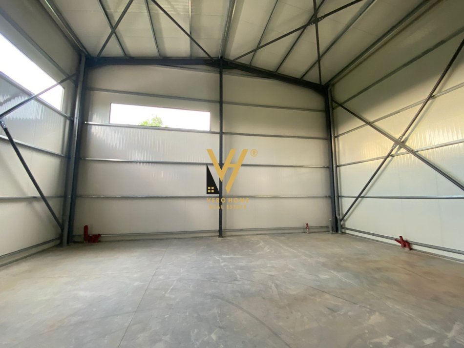 Tirane, jepet me qera magazine Kati 0, 330 m² 1.500 € (DOMJE)