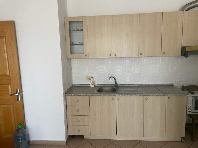 Tirane, jepet me qera apartament 2+1+BLK Kati 4, 100 m² 30.000 Leke (Fresku)