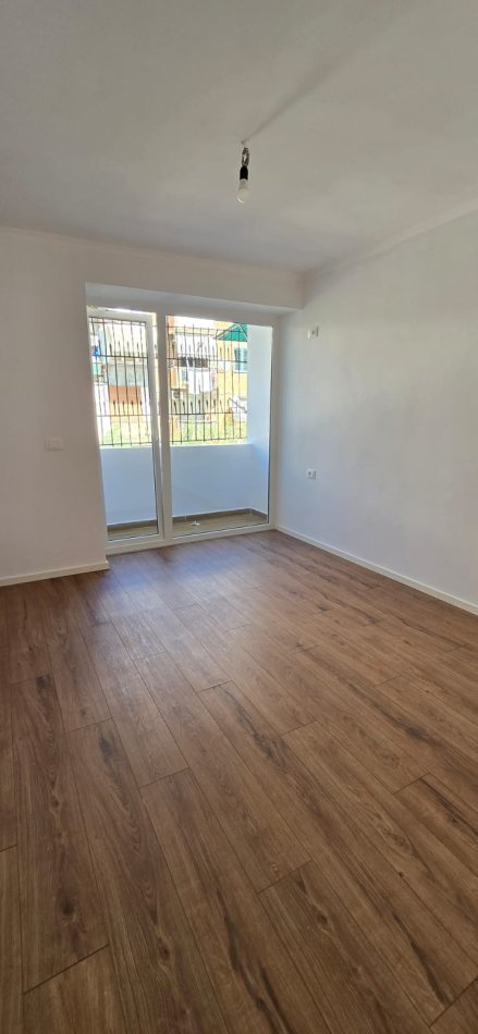 Tirane, shitet apartament 1+1 Kati 1, 49 m² 125.000 € (21 dhjetori, Mozaiku Tiranes)