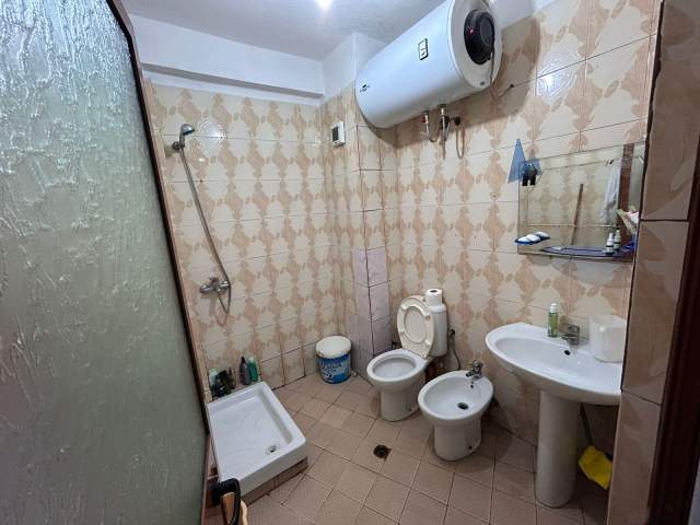 Tirane, jepet me qera apartament 2+1 Kati 4, 80 m² 35.000 Leke (pas Fakultetit te Mjeksise)