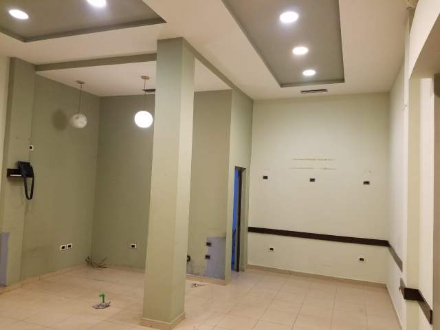 Tirane, jepet me qera dyqan Kati 0, 61 m² 400 Euro (Rruga e Kavajes)