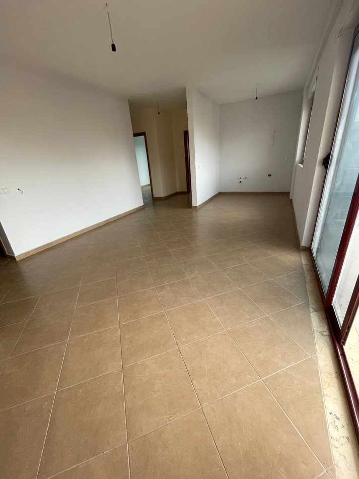 Tirane, shitet apartament 2+1+Ballkon Kati 1, 115 m² 184.608 € (PRANE GJIMNAZIT PARTIZANI)