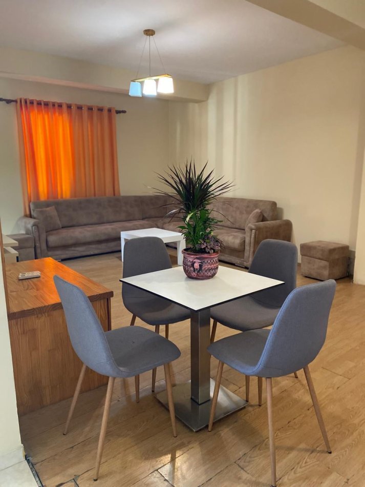 Tirane, jepet me qera apartament 1+1 Kati 1, 60 m² 600 € (Rruga e Elbasanit)