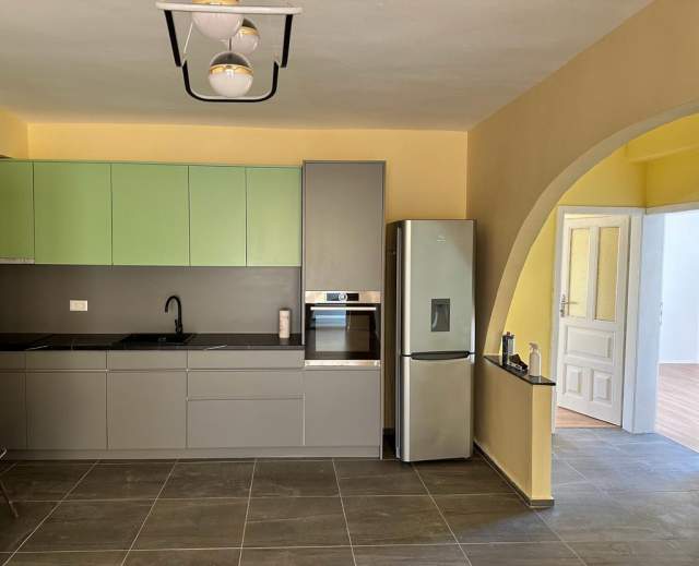 Tirane, jepet me qera apartament 3+1+BLK Kati 6, 110 m² 500 Euro (rruga Adem Jashari)