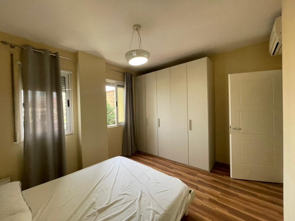 Tirane, shitet apartament 1+1+Ballkon Kati 3, 62 m² 140.000 € (Brryli, Prane Maternitetit Te Ri)