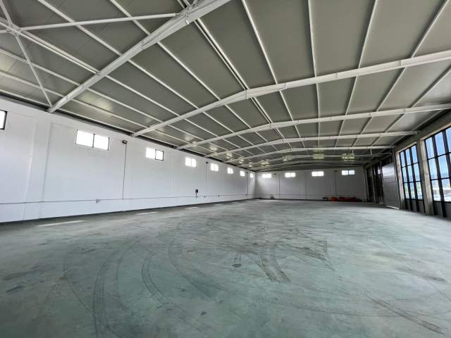 Tirane, jepet me qera magazine 800 m² 4.000 Euro (Tirana Business Park)