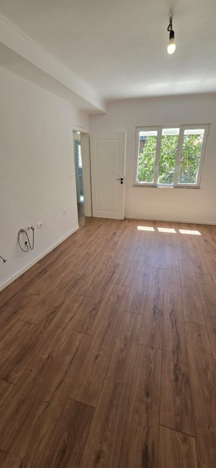 Tirane, shitet apartament 1+1+Ballkon Kati 2, 53 m² (Mozaiku i Tiranes)