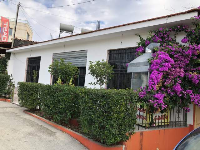Tirane, jepet me qera lokal Kati 0, 120 m² 35.000 Leke (Rrethrrotullimi i Saukut)