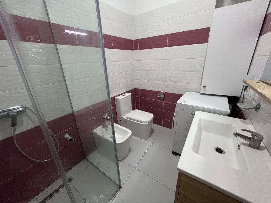 Tirane, jepet me qera apartament 2+1+Ballkon Kati 2, 95 m² 450 € (Prane Casa Italia)