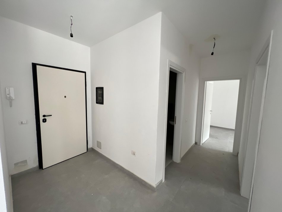 Tirane, jepet me qera apartament 2+1 Kati 4, 83 m² 450 € (rruga 5 maji)
