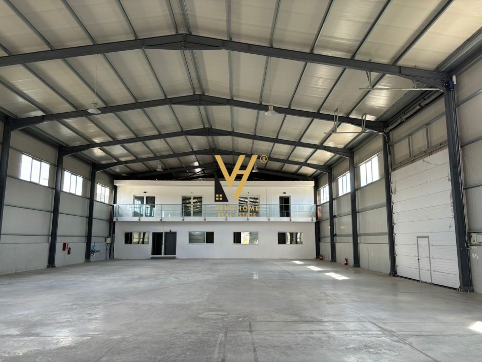 Tirane, jepet me qera magazine Kati 0, 1.620 m² 5.500 € (VORE)