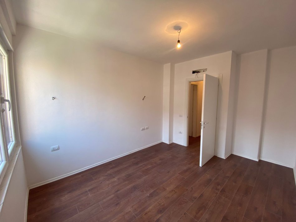 Tirane, jepet me qera apartament 1+1 Kati 2, 60 m² 450 € (Rruga Tefta Tashko Koco)