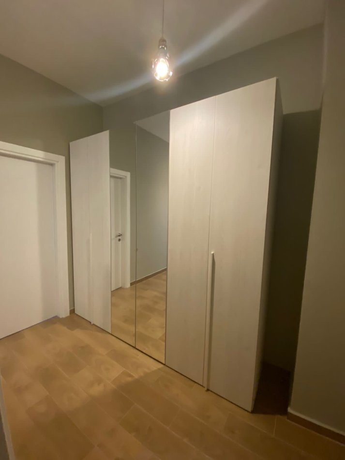 Tirane, jepet me qera apartament 1+1 Kati 7, 70 m² 650 € (tek shkolla e kuqe)