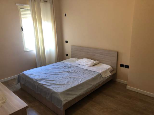 Tirane, jepet me qera apartament 2+1+BLK Kati 4, 96 m² 500 Euro (Krongresi i Manastirit)