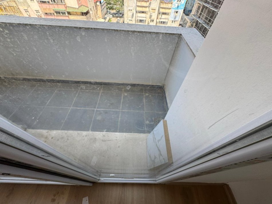 Tirane, jepet me qera apartament 2+1 Kati 6, 80 m² 550 € (ish fusha e aviacionit)