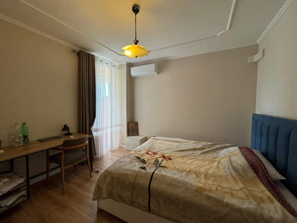 Tirane, shitet apartament 3+1+Ballkon Kati 9, 152 m² 334.400 € (barrikada)