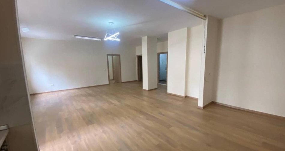 Tirane, jepet me qera zyre Kati 2, 128 m² 750 € (Rruga e Elbasanit)