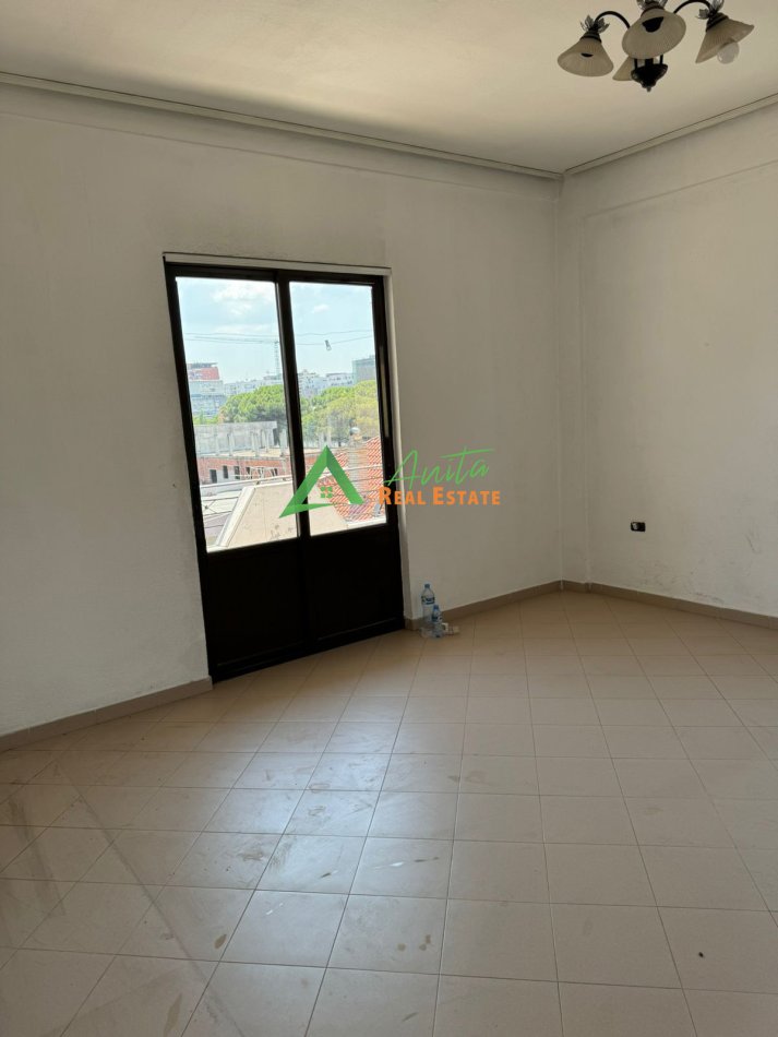 Tirane, shitet apartament 2+1+Ballkon Kati 5, 115 m² 115.000 € (Laprak)