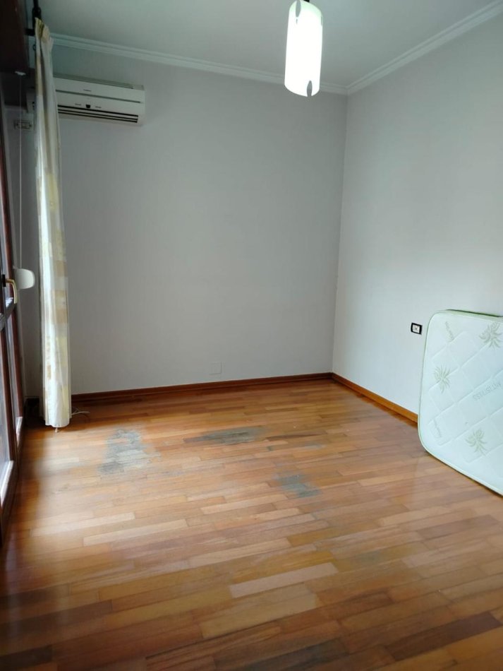 Tirane, jepet me qera apartament 3+1+Ballkon Kati 8, 198 m² (Komuna e Parisit)
