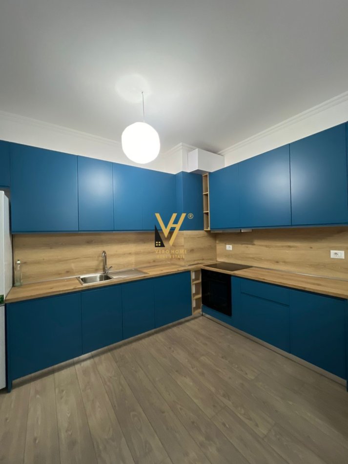 Tirane, jepet me qera apartament 1+1+Ballkon Kati 7, 70 m² 700 € (KOMPLEKSI OLIMPIK)