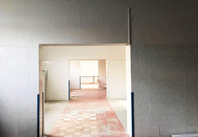 Tirane, shitet magazine 220 m² 240.000 Euro