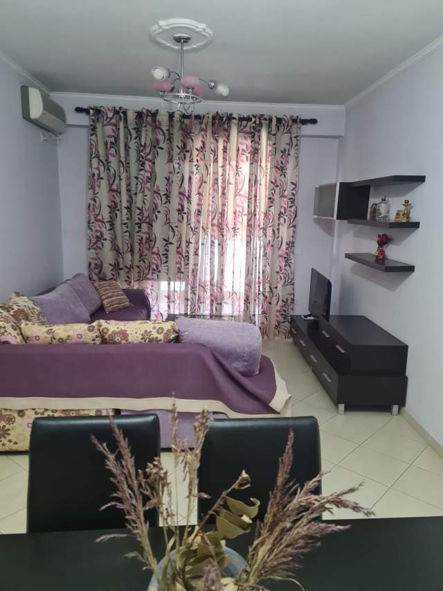 Tirane, jepet me qera apartament 2+1+BLK Kati 3, 80 m² 550 Euro (Rruga e Kavajes)