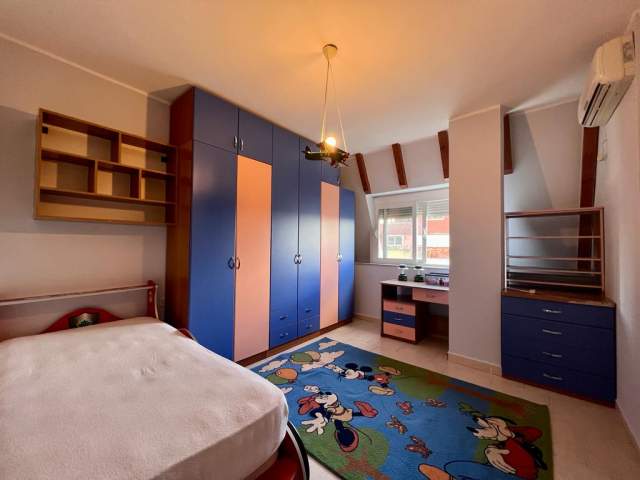 Tirane, jepet me qera apartament 2+1 Kati 8, 125 m² 550 Euro (liqeniartificial)