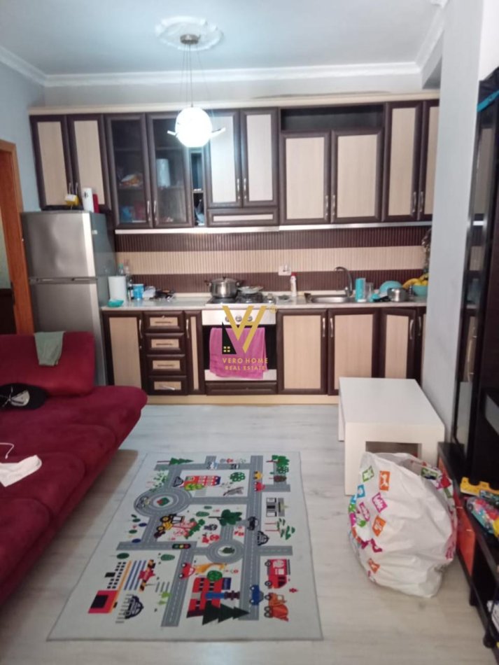 Tirane, jepet me qera apartament 1+1+Aneks+Ballkon Kati 2, 51 m² 400 € (UNAZA E RE)