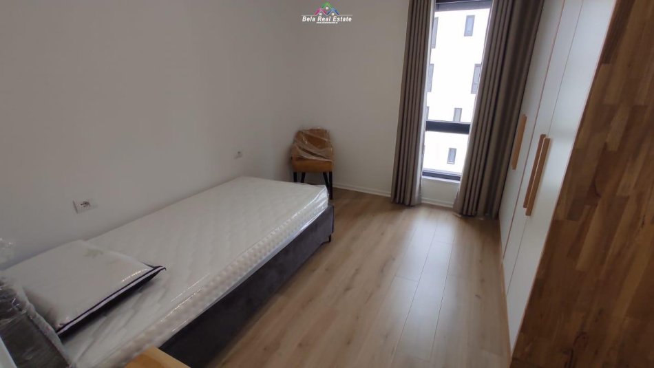 Tirane, jepet me qera apartament 3+1 Kati 6, 130 m² 1.000 € (porcelan)