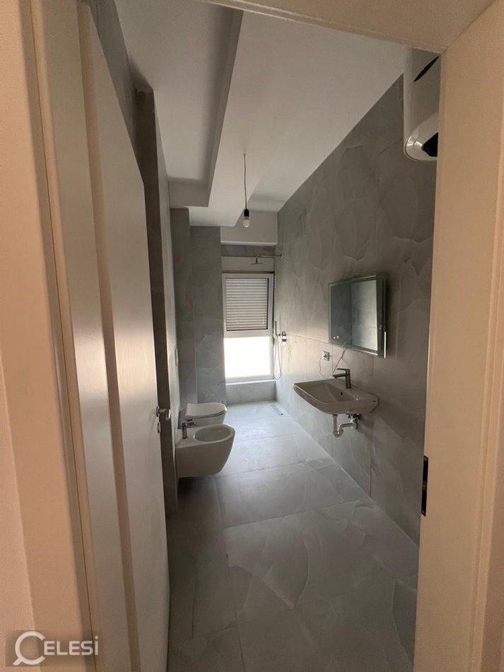 Shqiperi, jepet me qera apartament 2+1 Kati 7, 110 m² 400 € (ali demi)