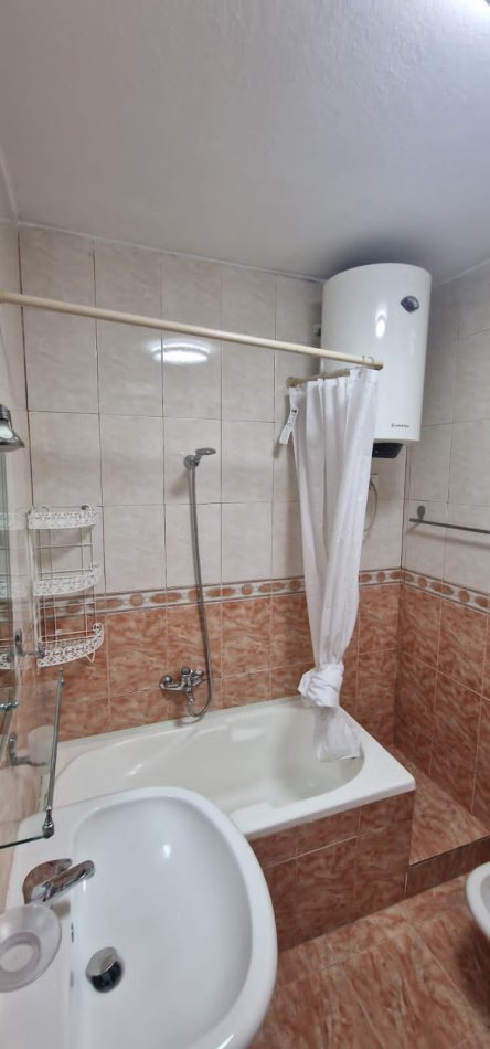 Tirane, jepet me qera apartament 1+1 Kati 6, 70 m² 650 € (komuna e parisit)