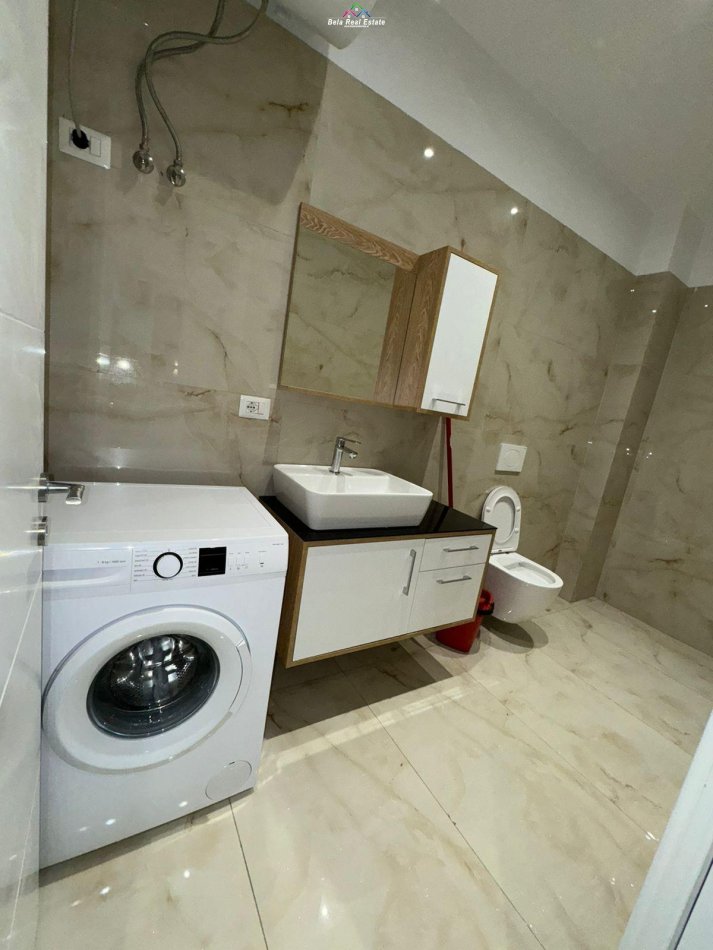 Tirane, jepet me qera apartament 1+1+Ballkon Kati 1, 85 m² 750 € (kodra e diellit)