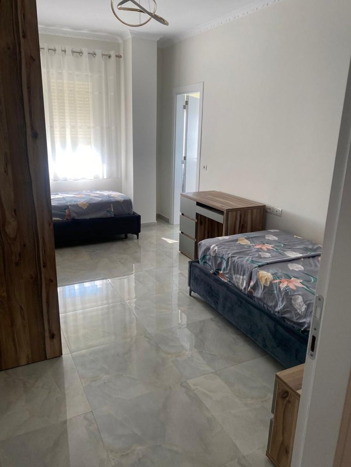 Tirane, jepet me qera apartament 2+1 Kati 5, 111 m² 500 € (fresku)